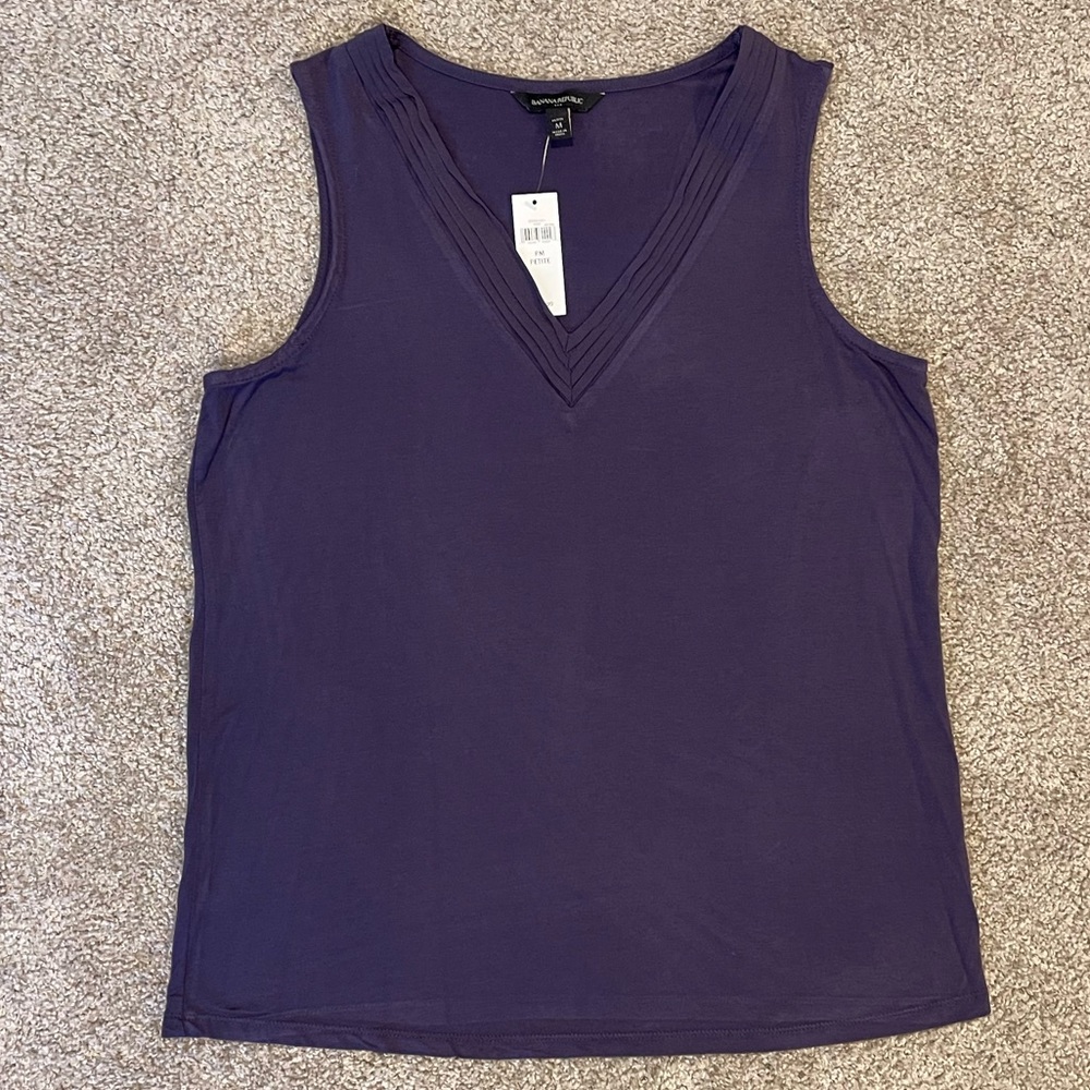 NWT. Banana Republic Factory V-Neck Sleeveless Blouse. Purple Eggplant. Sz MP.